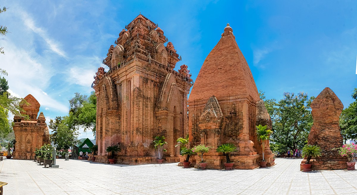 Tháp bà Ponagar - Nha Trang